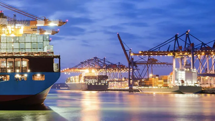 中国の貿易黒字は1兆ドルに達する